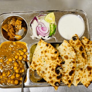 Amritsari Kulcha Chole
